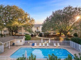 1501 Partin Dr N in Niceville, FL - Building Photo