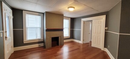 527 W Water St, Unit A in Elmira, NY - Building Photo - Building Photo