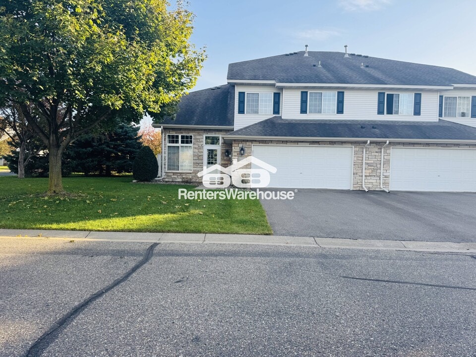 17119 Eastwood Ave in Farmington, MN - Building Photo