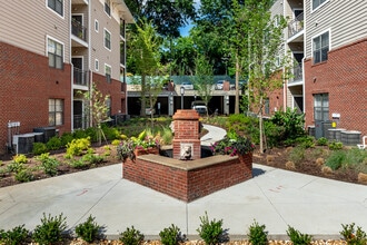 Monroe Place Apartments in Atlanta, GA - Foto de edificio - Building Photo