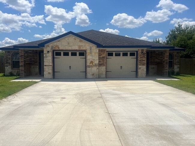 property at 2410 Westcliff Rd