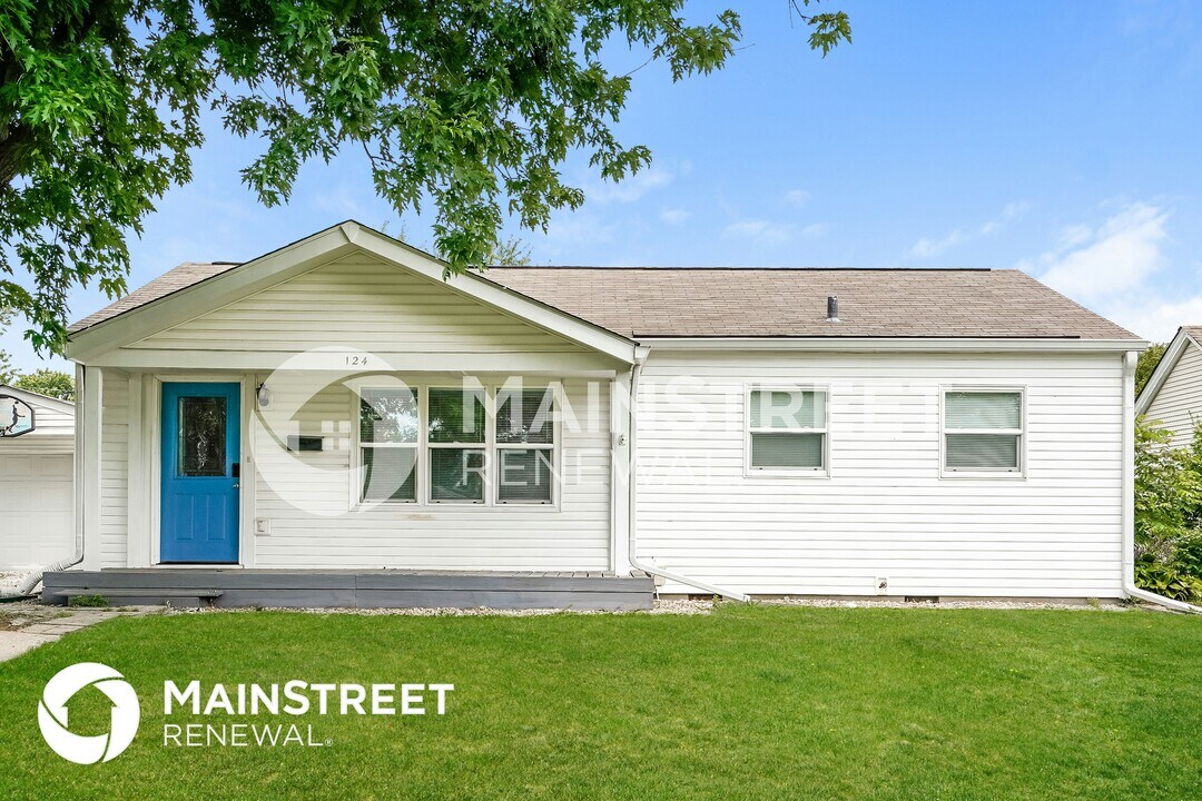 124 Rose Ln in Greenwood, IN - Building Photo