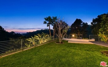 10556 Fontenelle Way in Los Angeles, CA - Building Photo - Building Photo