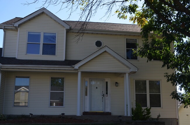 23 Brentmoor Ct in St. Charles, MO - Building Photo - Building Photo