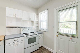 Dorchester House in Calgary, AB - Building Photo - Building Photo