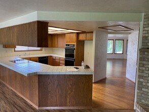 2688 Brookside Dr in Medford, OR - Building Photo - Building Photo