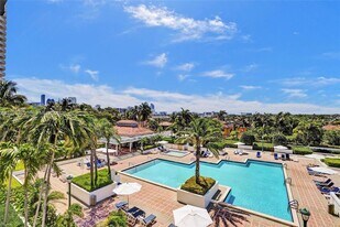 1000 E Island Blvd in Aventura, FL - Building Photo