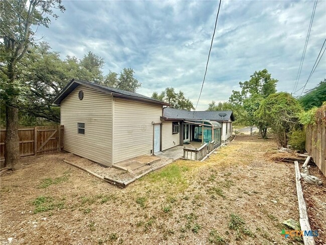 103 Crestview Dr in Canyon Lake, TX - Building Photo - Building Photo