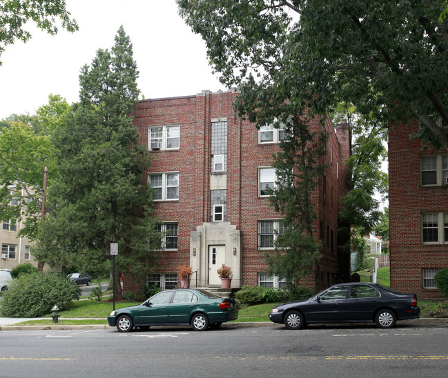 6437 14th St NW in Washington, DC - Foto de edificio - Building Photo