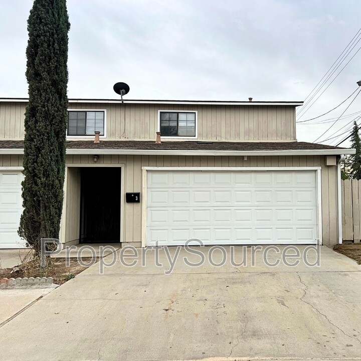 2717 Janna Ave in Modesto, CA - Building Photo