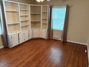 305 Tyne Rd in Louisville, KY - Building Photo - Building Photo