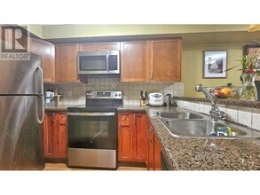 6481-6481 Elgin Ave in Burnaby, BC - Building Photo - Building Photo