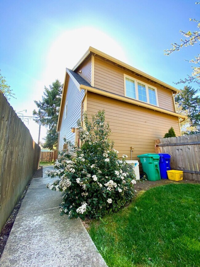 4922 N Amherst St in Portland, OR - Building Photo - Building Photo