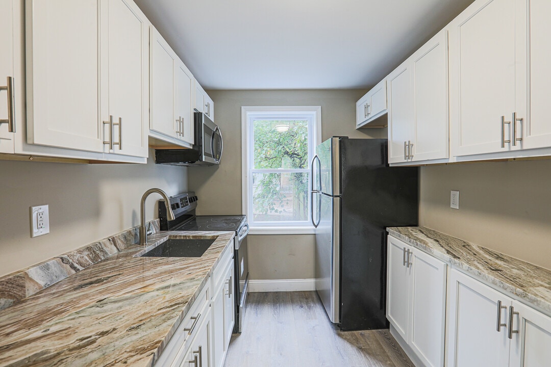2841 Round Rd in Baltimore, MD - Building Photo