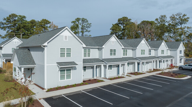 The Pinnacle Townhomes in Wilmington, NC - Foto de edificio - Building Photo