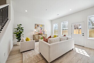 925 Bianco Ln in Houston, TX - Building Photo - Building Photo