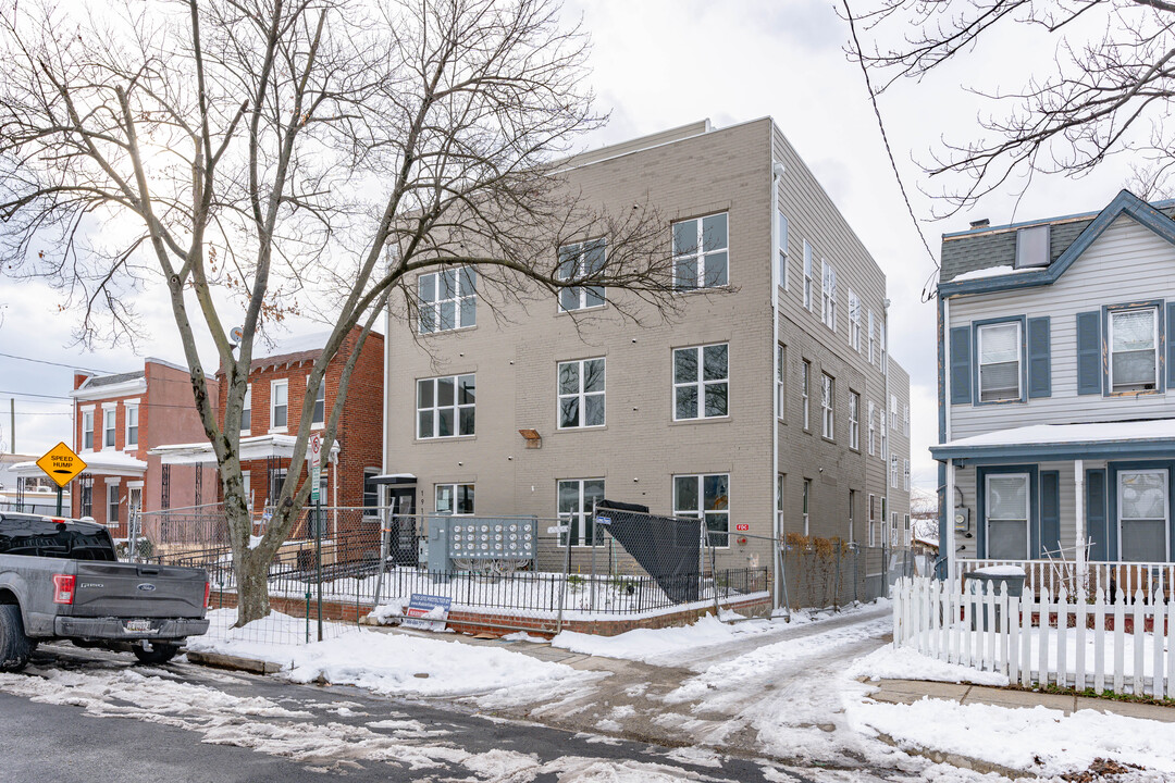 1913 17th St SE in Washington, DC - Building Photo