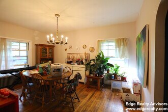 132 Kilsyth Rd, Unit 2 in Boston, MA - Foto de edificio - Building Photo