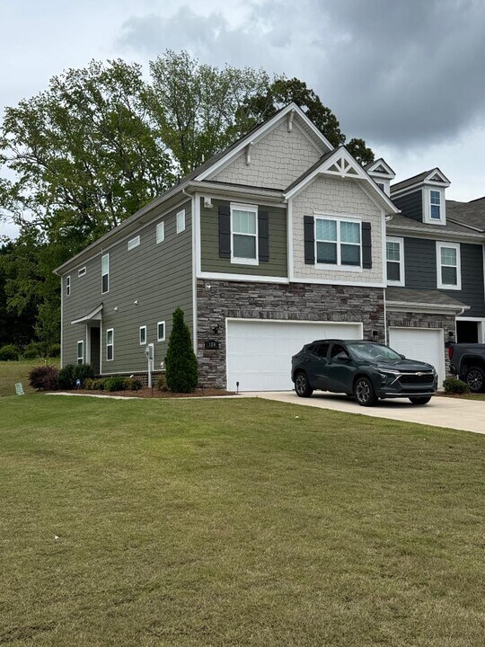 126 Quinn Rd in Matthews, NC - Building Photo