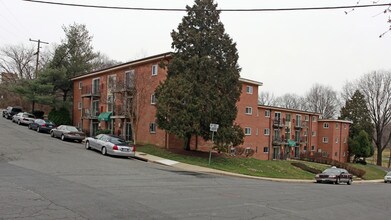 Arlington View Terraces in Arlington, VA - Foto de edificio - Building Photo