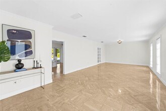 7221 SW 110th Ter in Miami, FL - Building Photo - Building Photo