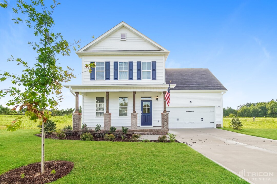 102 Olde Pl in Zebulon, NC - Building Photo