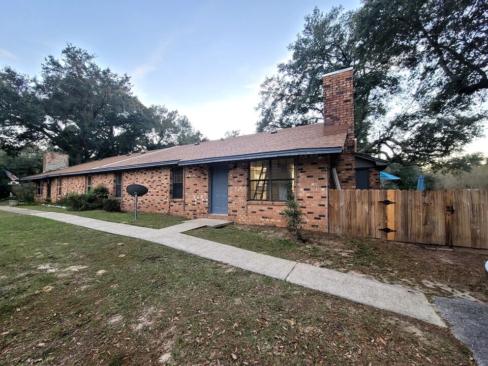 3382 Pine Forest Rd in Cantonment, FL - Building Photo
