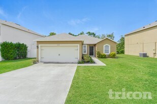 2508 Valhalla Dr in Tavares, FL - Building Photo