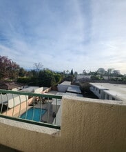 5420 Sylmar Ave, Unit #311 in Van Nuys, CA - Foto de edificio - Building Photo