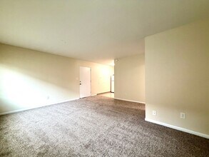 1424 NE 69th Ave in Portland, OR - Building Photo - Building Photo