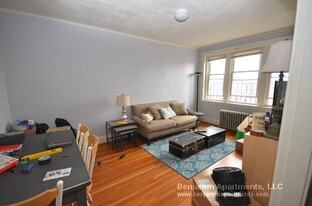 1750 Commonwealth Ave, Unit 33 in Boston, MA - Building Photo