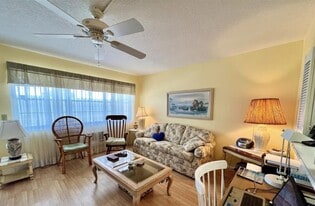 39 Harwood B in Deerfield Beach, FL - Building Photo