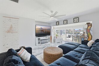 573 Boca Ciega Point Blvd N in St. Petersburg, FL - Building Photo - Building Photo