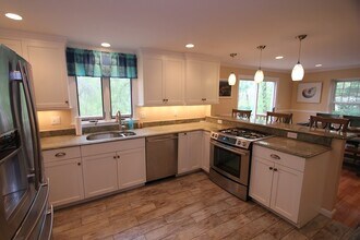 72 Bay Rd in Falmouth, MA - Building Photo - Building Photo