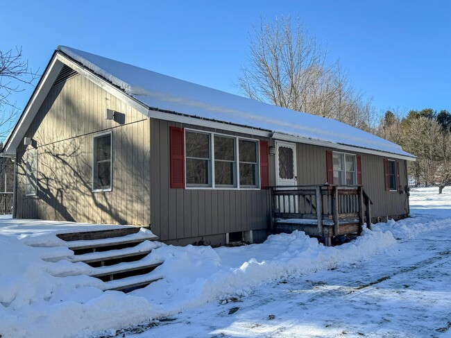 92 Potash Brook Rd in Chester, VT - Foto de edificio - Building Photo