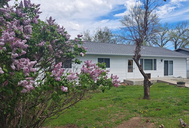 property at 1337 Lockview Ln