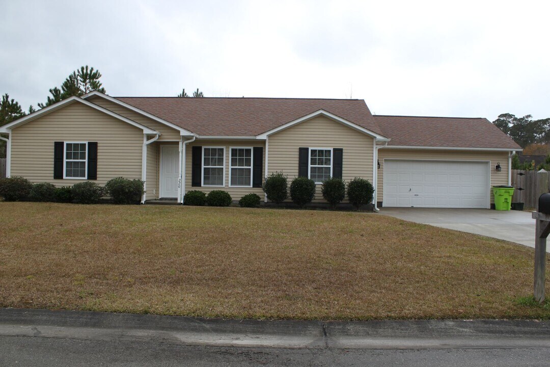 220 Bear Trail in New Bern, NC - Building Photo