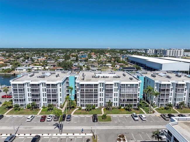 4902 38th Way S in St. Petersburg, FL - Building Photo - Building Photo