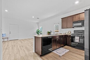 7711 Poppy Petal Dr, Unit A-331 in Austin, TX - Building Photo