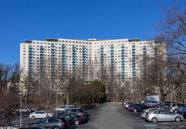 Grosvenor Park II in Rockville, MD - Building Photo - Building Photo