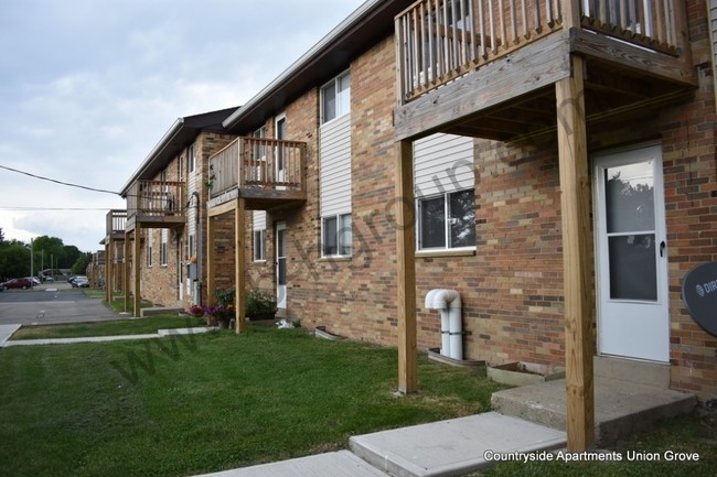 Countryside Apartments in Union Grove, WI - Foto de edificio - Building Photo