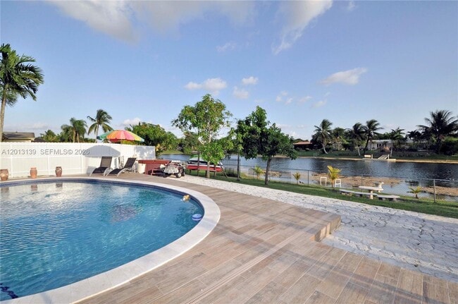 14270 SW 74th St in Miami, FL - Building Photo - Building Photo
