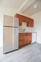 1111 W Roscoe St, Unit #32 in Chicago, IL - Building Photo