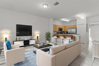 8245 NW 108th Ave in Doral, FL - Building Photo - Building Photo