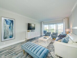 1 Bluebill Ave in Naples, FL - Building Photo - Building Photo