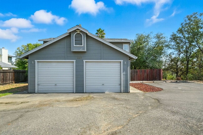 557 Kenbrook Ct in Redding, CA - Building Photo - Building Photo