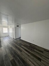 3221 NW 48th St in Miami, FL - Building Photo - Building Photo