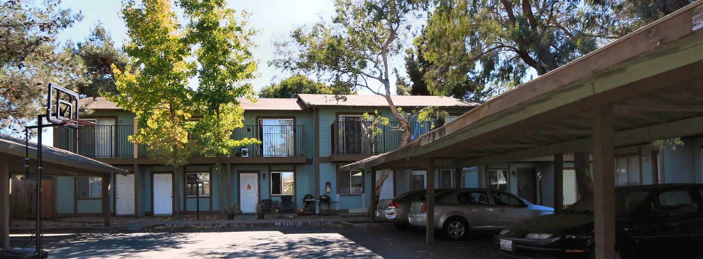 209 Alaska Ave in Fairfield, CA - Foto de edificio