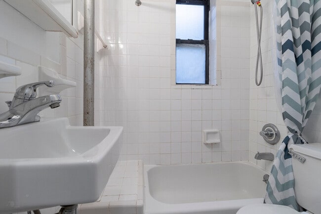 1794 1st Ave, Unit SI ID1058698P in New York, NY - Foto de edificio - Building Photo