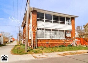 204 W Houston St in Garrett, IN - Building Photo